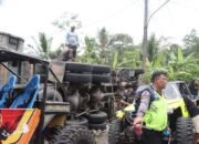 Truk Tronton Adu Kuat dengan Bus, 11 Orang Tewas