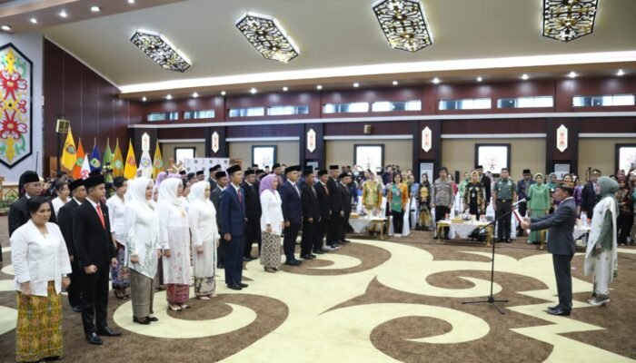 Gubernur Lantik Pengurus Dekranasda dan TP Posyandu