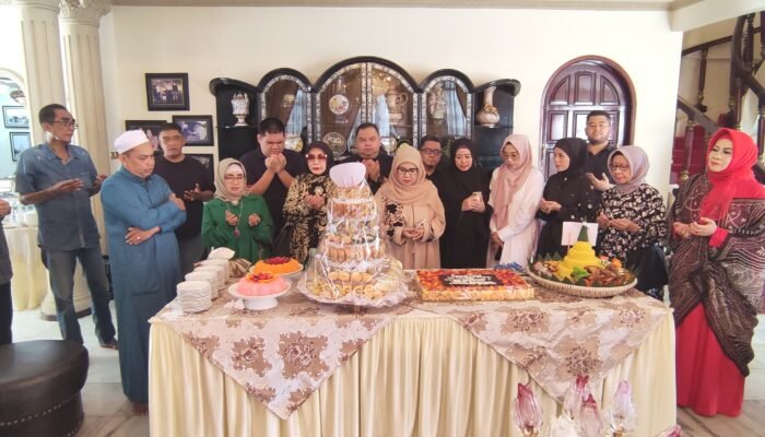 Milad ke-73 Hj Rukiah, Troy Panjatkan Do’a Terbaik dan Kenang Didikan Ibunda Semasa Kecil