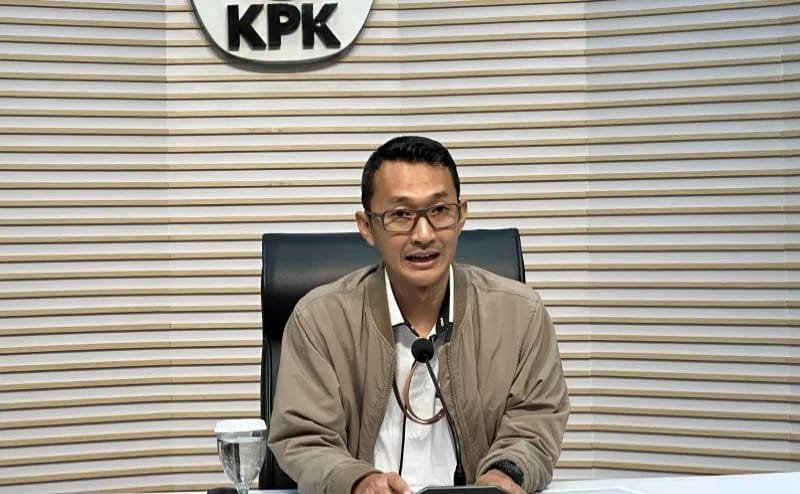 Kabag Barjas Pemkab Situbondo-Jatim Diperiksa Penyidik KPK 1 IMG 20250512 WA0035 1