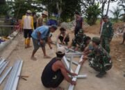 Sinergi TNI dan Warga Rehab Poskamling Tingkatkan Keamanan 14 Sinergi TNI dan Warga Rehab Poskamling Tingkatkan Keamanan