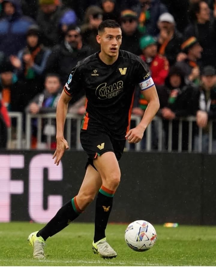 Venezia Kembali ke Zona Merah Usai Dihajar Cagliagri 1-3, Ini Rating Jay Idzes 1 IMG 20250519 WA0011