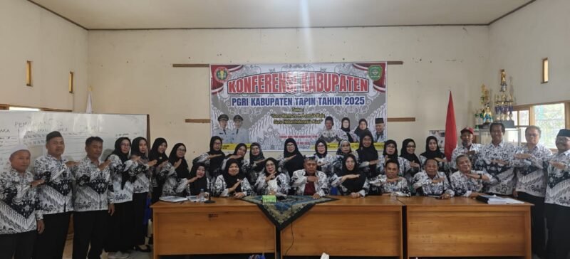 Mantan Kadis Pendidikan Hj Ahlul Janah Pimpin PGRI Tapin 1 IMG 20250520 WA0046 e1747731126146