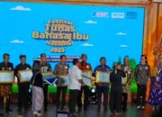 Bupati HST Terima Penghargaan Revitalisasi Bahasa Daerah dari Mendikdasmen 22 Bupati HST Terima Penghargaan Revitalisasi Bahasa Daerah dari Mendikdasmen