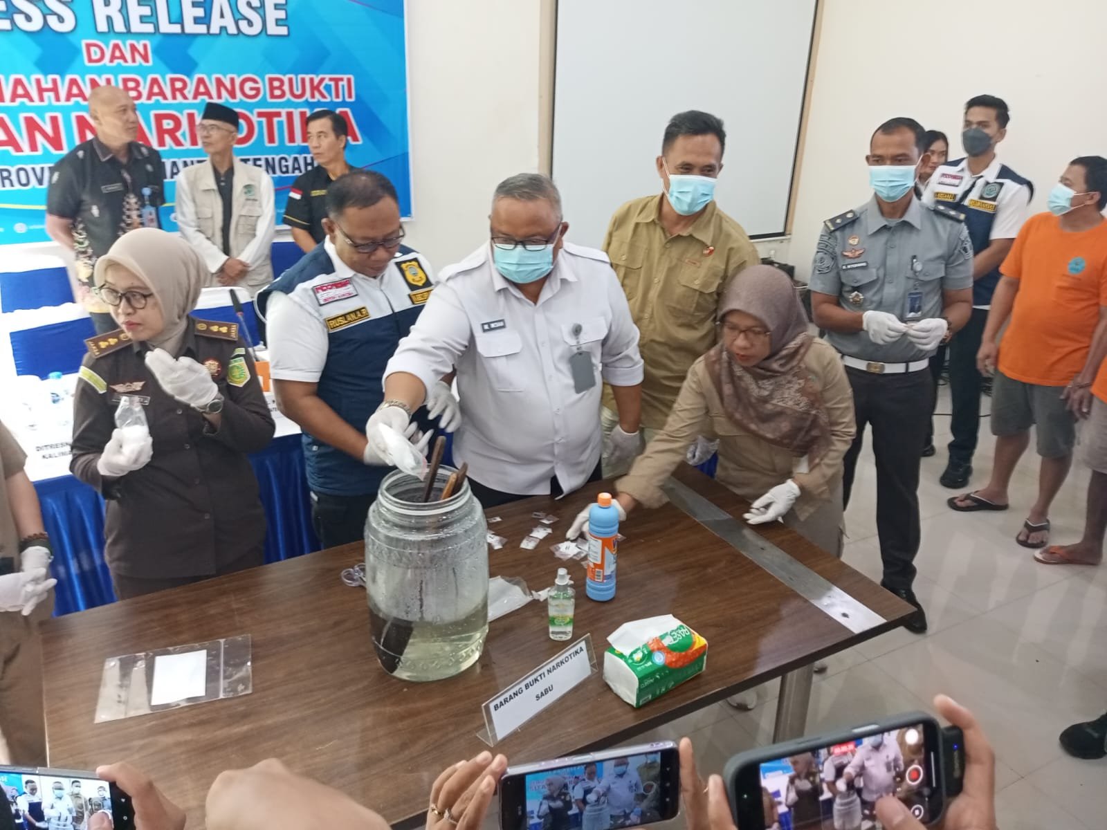 BNN Kalteng Berhasil Gulung 17 Tersangka Pengedar Narkoba 1 IMG 20250527 WA0038 1