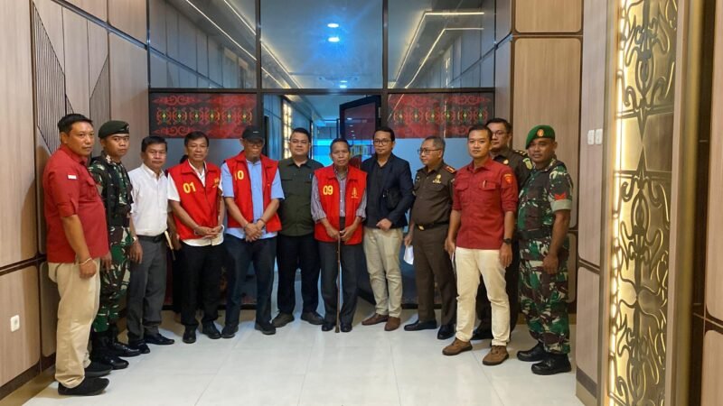 Penyidik Serahkan Tiga Tersangka ke JPU Terkait Dugaan SK Pemberian Izin Usaha Pertambangan di Barut 1 IMG 20250528 WA0062 scaled e1748439728671