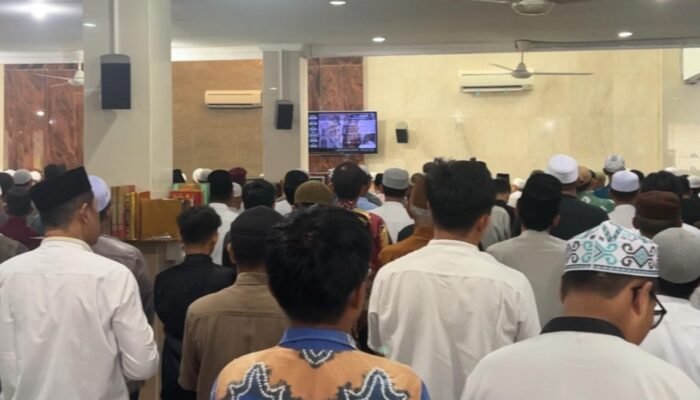 Pejabat di Kalsel Ikut Salatkan Jenazah Mantan Dirut PAM Bandarmasih 3 IMG 20250502 164350