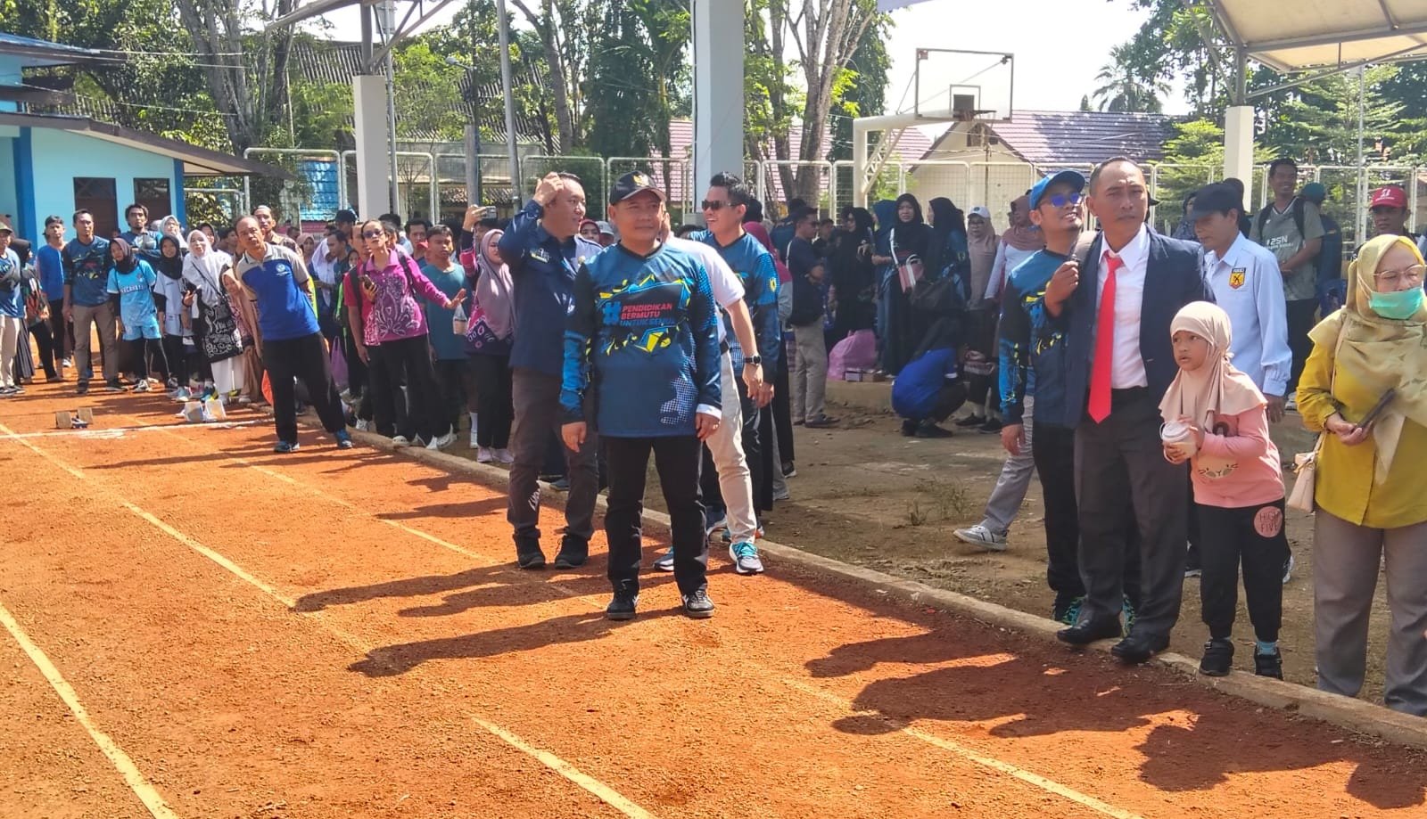 Bupati HST Buka O2SN SD dan SMP Sederajat se HST 1 IMG 20250502 200236