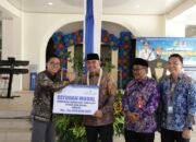 Bank Kalsel Serahkan Deviden Tahun Buku 2024 dan CSR pada Bupati Tanah Laut 41 Bank Kalsel Serahkan Deviden Tahun Buku 2024 dan CSR pada Bupati Tanah Laut