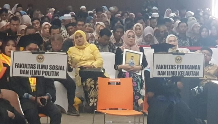 Deretan Wisuda ULM ke-123, Ada Perasaan Merawan Hati 3 WhatsApp Image 2025 05 21 at 10.14.51