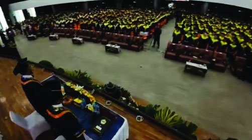 Rektor Minta Maaf di Hadapan Ribuan Wisuda ULM 1 unlam