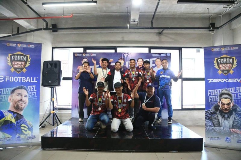 08 2klm iespa forda jpg