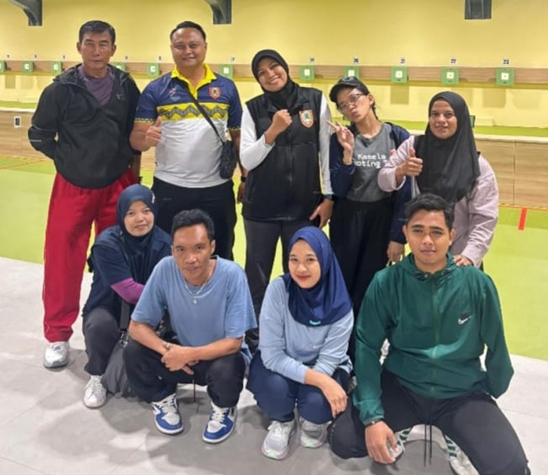 08 2klm tim parashooting jpg