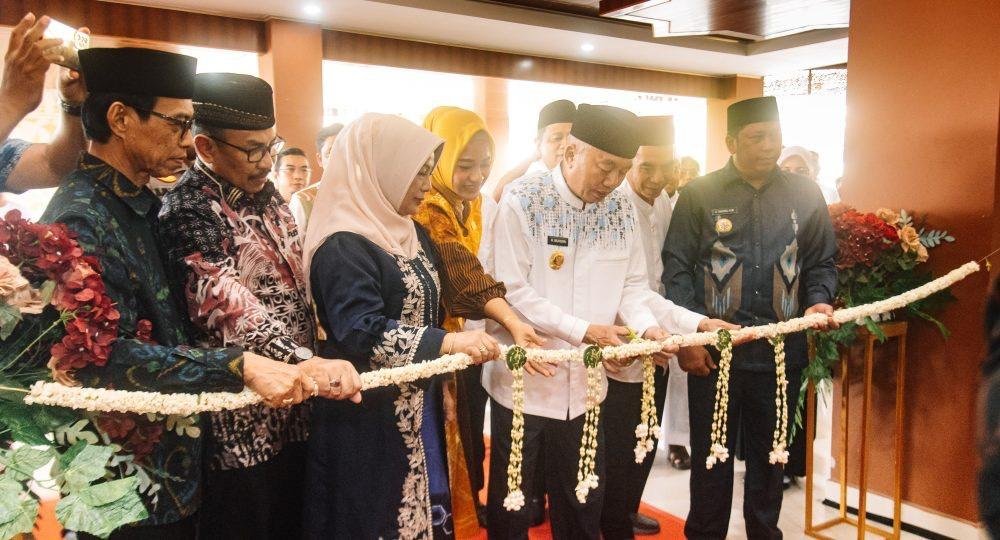 1 4 klm Kontrak Pemprov 13 Gubernur H muhidin resmikan gedung rektorat Uniska