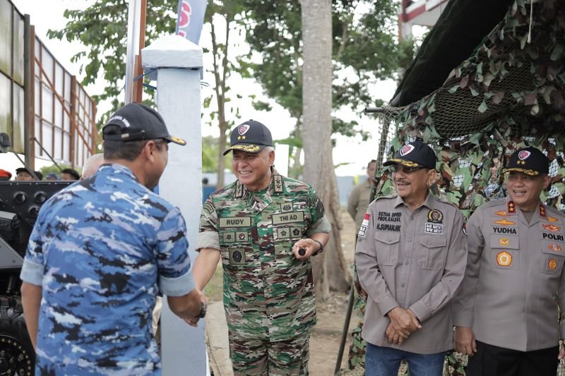 Saksikan Gladi Latihan Sikatan Daya 25, Supian HK Ajak DPRD Dukung Kebijakan Perkuat Pertahanan Nasional 1 5 Atas Gladi