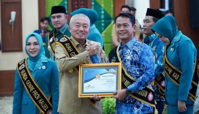 Wali Kota Banjarmasin HM Yamin Terima Penghargaan Harganas ke 32 2 5 Kontrak11