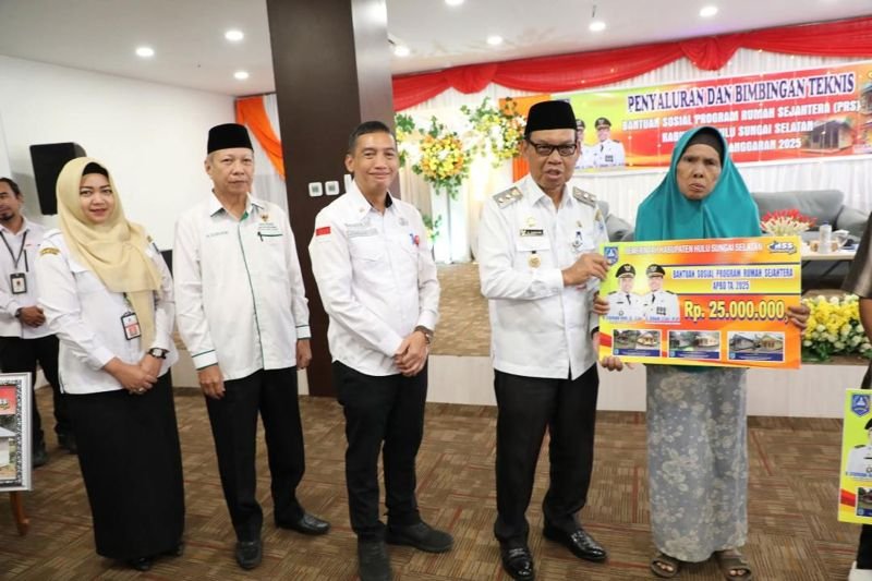 Bantuan PRS untuk 121 Penerima Diserahkan 1 Hal 12 HSS 1 3 klm 12