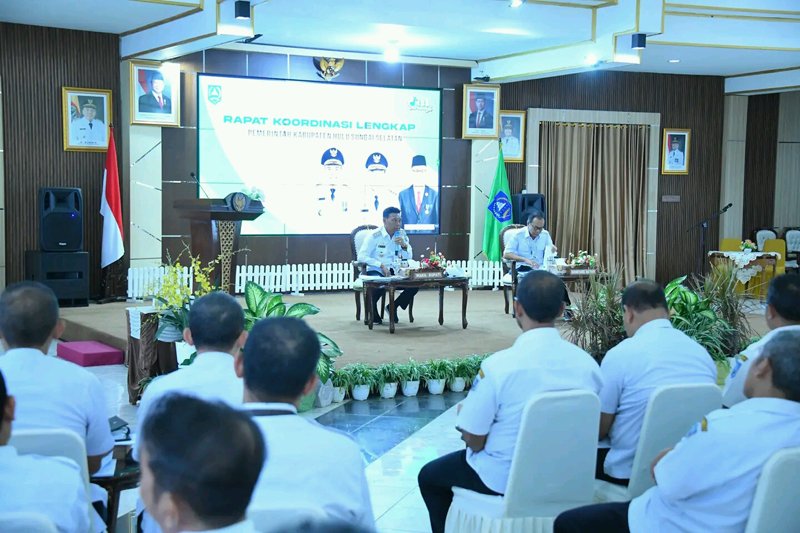 Rakoor Pemkab HSS Bahas Optimalisasi Pembangunan 1 Hal 12 HSS 1 3 klm 2