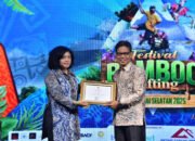 Festival Bamboo Rafting HSS 2025 Raih Penghargaan KEN Kemenparekraf 33 Festival Bamboo Rafting HSS 2025 Raih Penghargaan KEN Kemenparekraf
