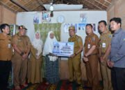 Wabup Kunjungi Lansia Asuh 8 Wabup Kunjungi Lansia Asuh