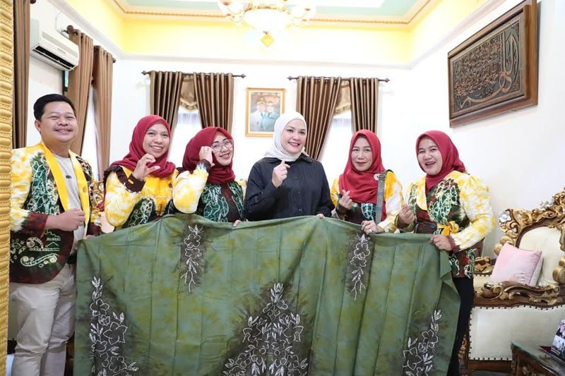 Ahli Rias Pengantin Asal HSS Ikuti Lomba Nasional 1 Hal 12 HSS 3 klm 1