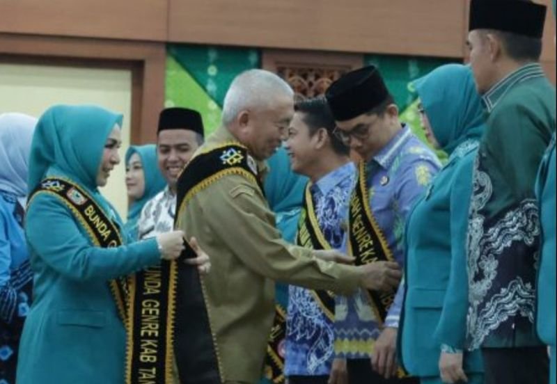 Andi Rudi Latif dan Andi Irmayani Rudi Latif Sebagai Ayah dan Bunda Generasi Berencana 1 Hal 12 Tanbu 35 klm 11
