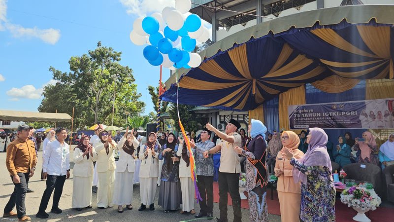 Apresiasi Peran Guru TK dalam Membentuk Karakter Anak Usia Dini 1 Hal 2 Tala 1 3 klm 5