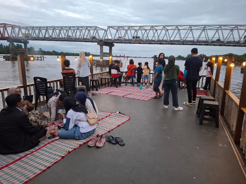 Hal 4 Foto kontrak Kapuas 4