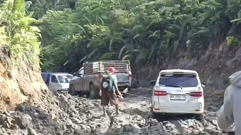 Hal 4 foto kontrak Kapuas