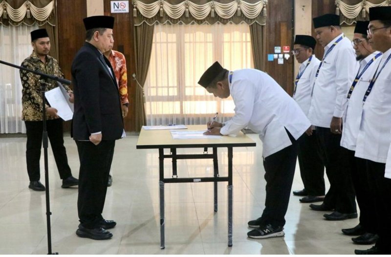 Hal 6 3 KLM Pelantikan Dewan Hakim