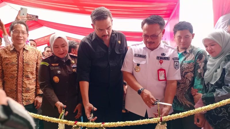 Menteri UMKM Sebut Simbol Kebangkitan UMKM Daerah 1 Hal 6 7 KLM BJB 1 Gabung 23