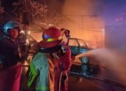 Enam Rumah, Dua Mobil dan Sepeda Motor Ludes Terbakar di Muara Teweh 19 Enam Rumah, Dua Mobil dan Sepeda Motor Ludes Terbakar di Muara Teweh
