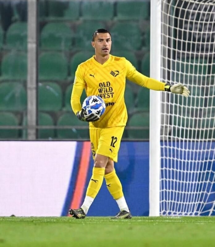 Kiper Timnas Emil Audero Kenakan Gelang Asal Lombok Jelang Lawan China 1 IMG 20250603 WA0052 e1748938188763