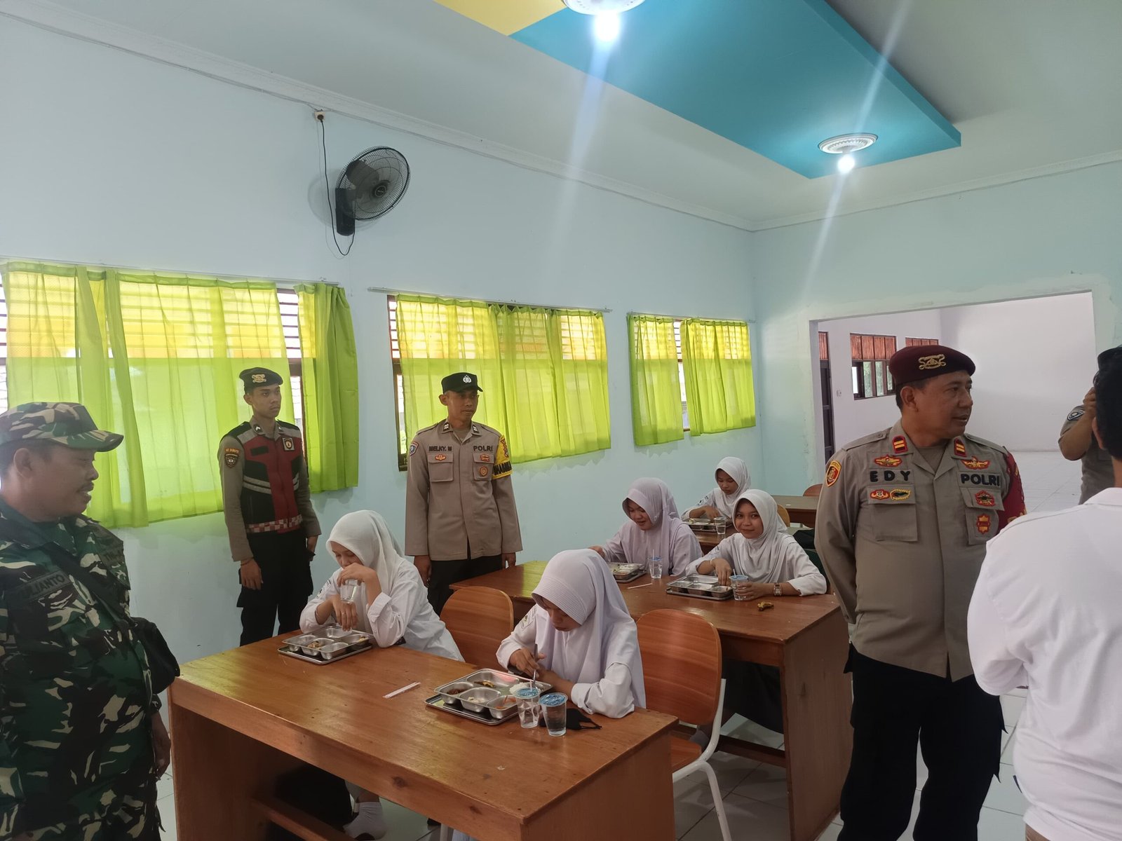 Polres Kotabaru Dukung Penyaluran Program MBG untuk Pelajar 1 IMG 20250604 WA0037 scaled