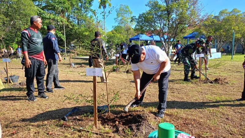 Bupati HST Pimpin Peringatan Hari Lingkungan Hidup Sedunia dan Ikut Bersih-bersih 1 IMG 20250605 WA0018 e1749109413428