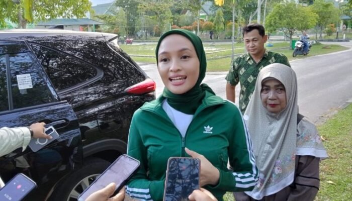 Ivo Sugianto Serahkan Hewan Kurban untuk UIN Palangka Raya