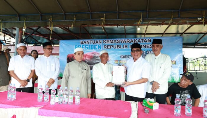 Bupati HSU Serahkan Hewan Kurban Seberat 912 Kg Bantuan Presiden RI Prabowo Subianto 3 IMG 20250607 WA0032