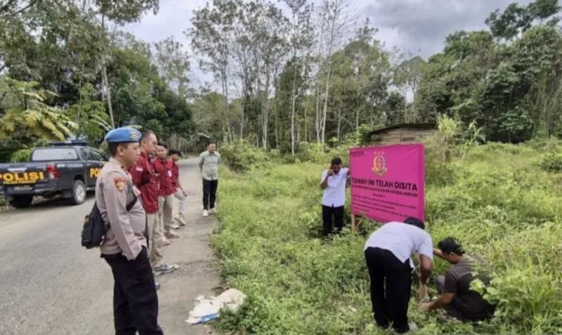 Tanah dan Bangunan Majelis Taklim Al Hamid Disegel Kejari Balangan 1 IMG 20250612 WA0005 1