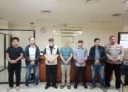BYN Rugikan Negara Rp 1,3 Miliar Lebih, Penyidik DJP Serahkan Tersangka Pidana Perpajakan ke Kejari Banjar 31 BYN Rugikan Negara Rp 1,3 Miliar Lebih, Penyidik DJP Serahkan Tersangka Pidana Perpajakan ke Kejari Banjar