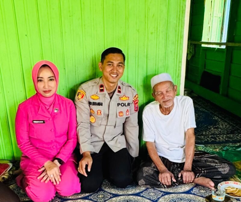 Jalin silaturahmi, Kapolsek Kelumpang Selatan Sowan ke Guru Mufron 1 IMG 20250617 WA0003 e1750101030775