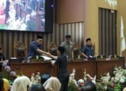 Rapat Paripurna Pemandangan Umum Fraksi Raperda LPj APBD Tanah Bumbu TA 2024 Berlangsung Lancar 17 Rapat Paripurna Pemandangan Umum Fraksi Raperda LPj APBD Tanah Bumbu TA 2024 Berlangsung Lancar