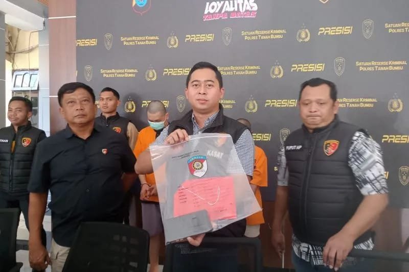 Pasangan Sesama Jenis Diringkus Satreskrim Polres Tanah Bumbu, Produksi Video Asusila 1 IMG 20250617 WA0035