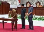 DPRD dan Wagub Tandatangani Persetujuan LKPJ Pelaksanaan APBD 2024