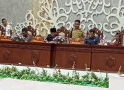 Gubernur Menerima Raperda Inisiatif