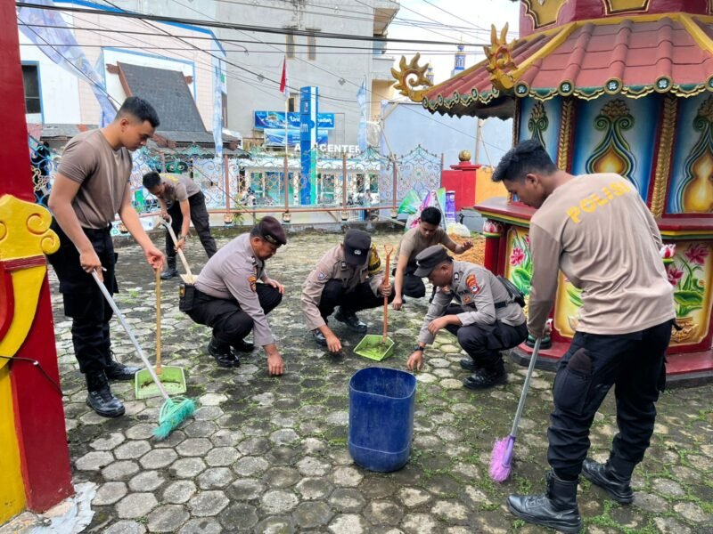 Bakti Religi Polres Kotabaru dan Polsek Pulau Laut Utara Sambut HUT Bhayangkara ke-79 1 IMG 20250619 WA0024 e1750324332423