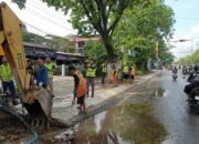 Perbaikan Pipa Bocor, Warga Banjarmasin Utara Dipinta Siapkan Penampungan Air 11 Perbaikan Pipa Bocor, Warga Banjarmasin Utara Dipinta Siapkan Penampungan Air