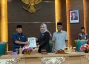 Wakil Bupati Sampaikan Pendapat Akhir Terhadap Tiga Raperda 11 Wakil Bupati Sampaikan Pendapat Akhir Terhadap Tiga Raperda