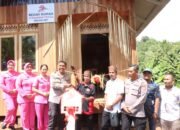 Kapolres HST Serahkan Sembako dan Bedah Rumah Warga Pegunungan 33 Kapolres HST Serahkan Sembako dan Bedah Rumah Warga Pegunungan