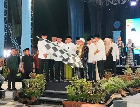 Gubernur Kalteng Lepas Pawai Sambut 1 Muharam 1 IMG 20250627 WA0055