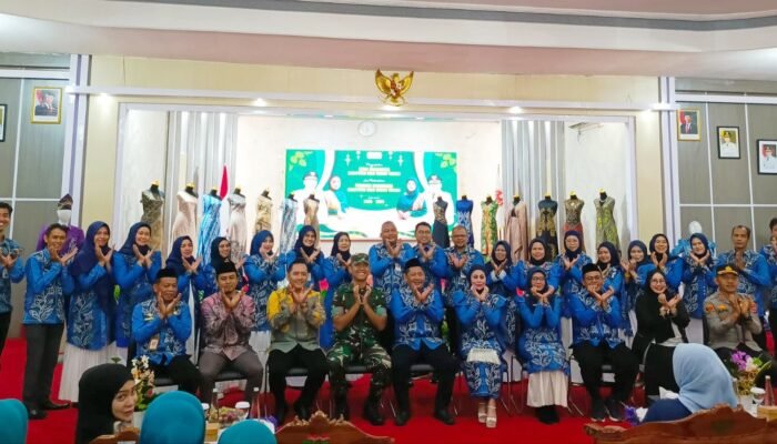 Samsul Rizal Lantik Pengurus Dekranasda HST